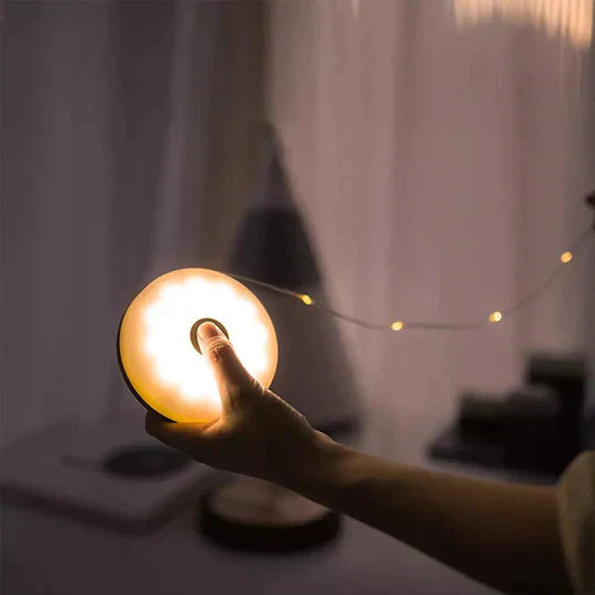 Atmospheric Light Roller™ | Nie wieder ohne Licht: tragbare und wiederaufladbare Außenbeleuchtung