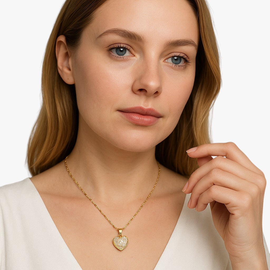 Aya | Elegante Herzform-Perlenkette
