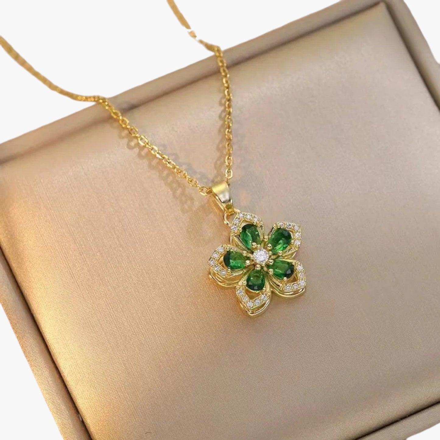 Winnie | Halskette mit rotierender Blume aus Gold und Zirkonia