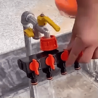 AquaSplit™: Sparen Sie Zeit und Mühe mit vier gleichzeitigen Gartenschläuchen