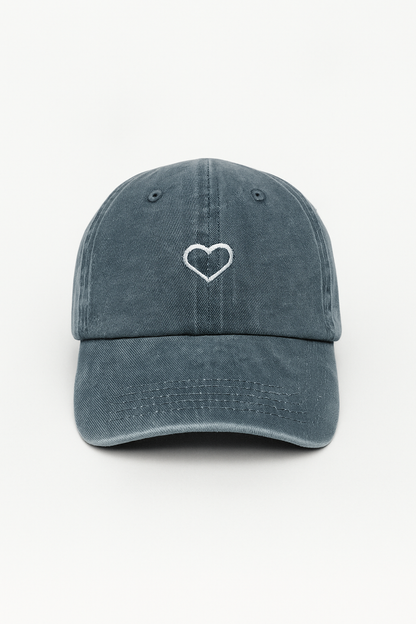 Minimalistische Herz-Kappe | Verwaschene graue Baseballmütze aus Baumwolle