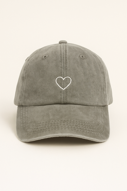 Minimalistische Herz-Kappe | Verwaschene graue Baseballmütze aus Baumwolle