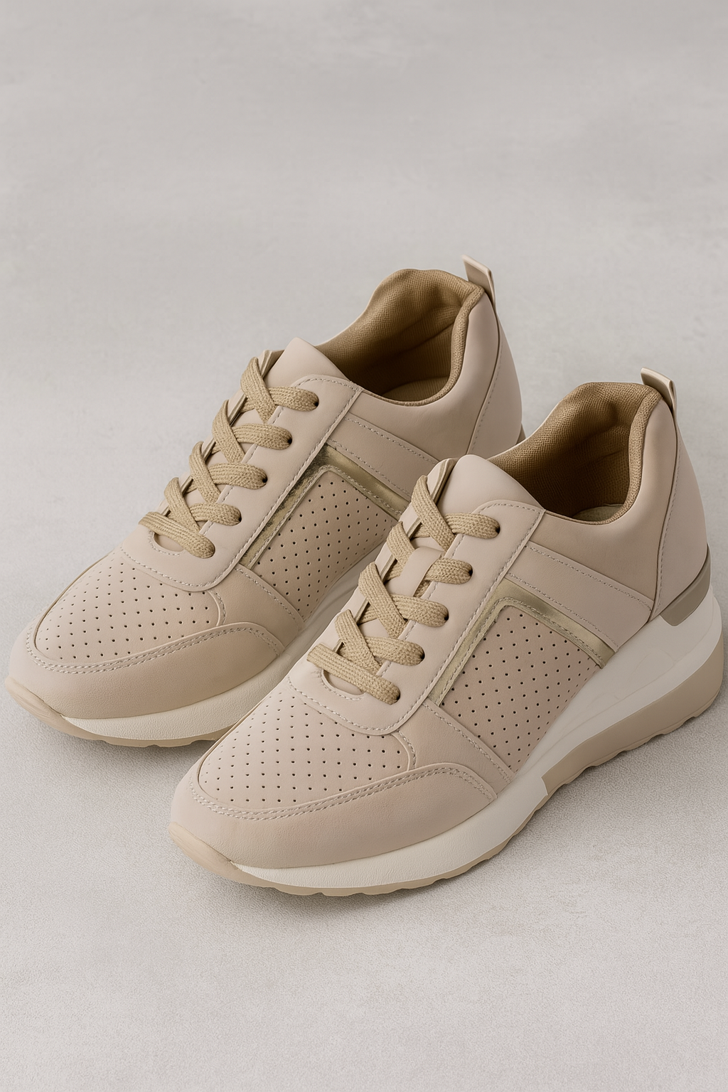 Robert | Stylische Damen Keil-Sneaker mit Metallic-Details & Komfort-Sohle