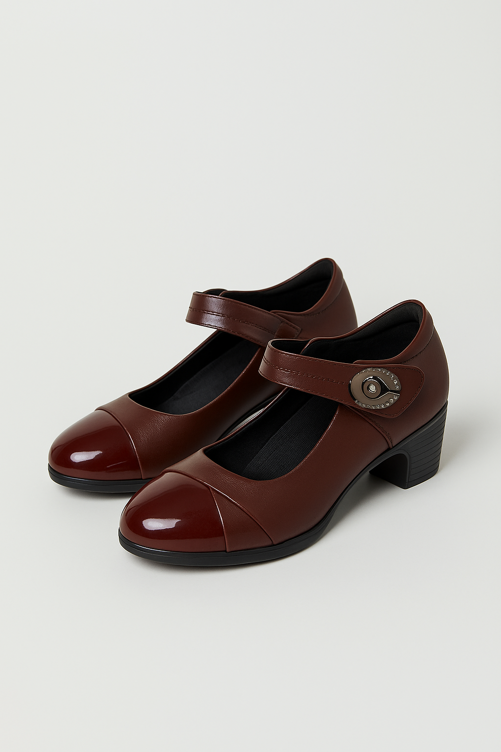 Eleganza Retro | Luciana Pumps mit Glanzkappe & Strassschnalle