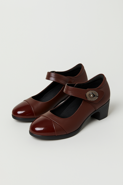 Eleganza Retro | Luciana Pumps mit Glanzkappe & Strassschnalle