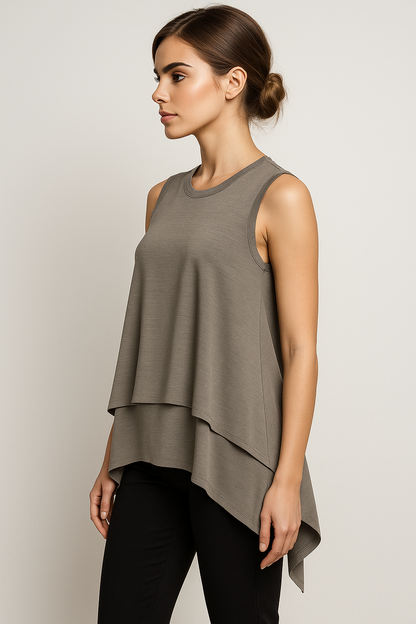 Aria | Fließendes asymmetrisches ärmelloses Top