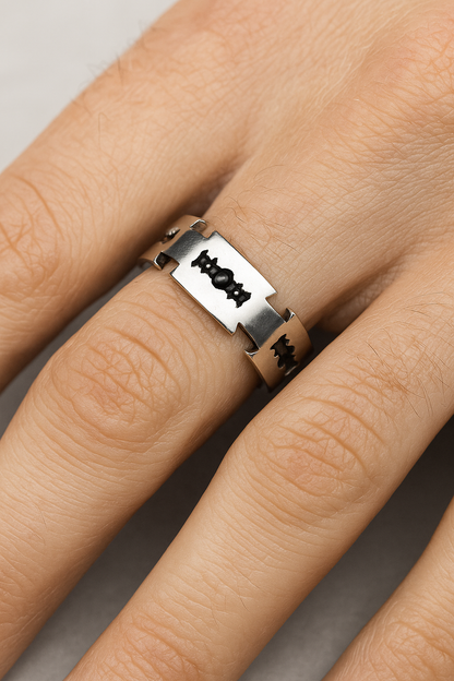 Razor Blade | Edelstahlring mit Klingen-Design
