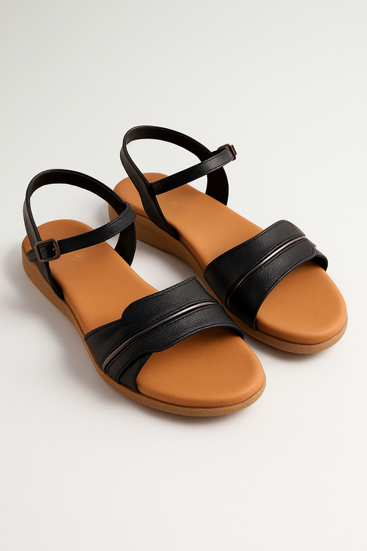 Mylah | Flache Sandalen in Schwarz mit Knöchelriemen und Zierstreifen