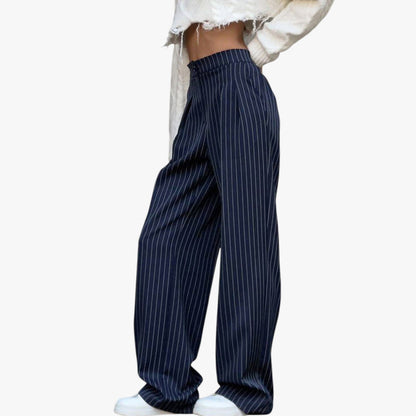 Sarah | Weite Hosen mit Bügelfalten und Streifen
