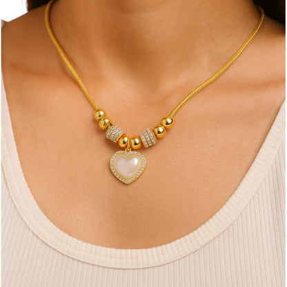 Mariela | Halskette in Herzform mit Zirkonia und Perlen für einen Party-Look