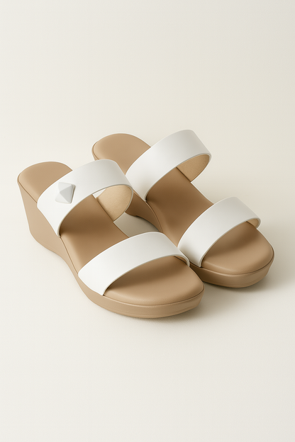 Leslie | Elegante Damen Keilsandaletten in Weiß mit Zierdetail