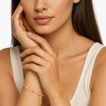 Alaia | Verstellbares Armband mit mattierten Perlen aus Edelstahl