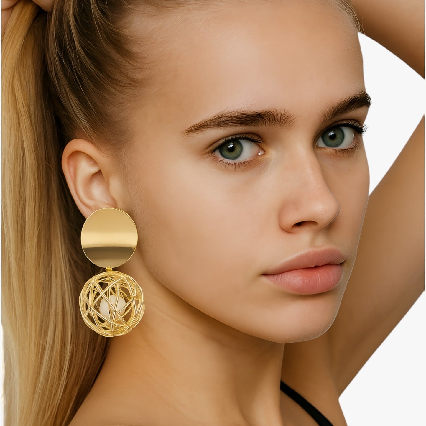 Genalyn | Goldene Kugel-Ohrringe - mit Vintage-Touch