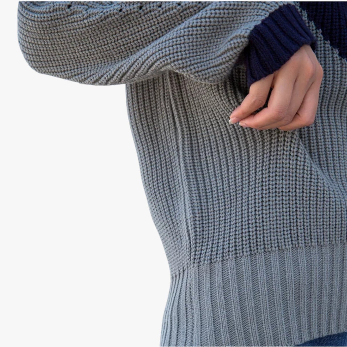 Manilyn | Wärmende Wärme - Grob gestrickter blauer Alpaka-Pullover