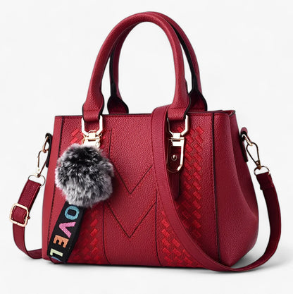 Stylische Leder-Messenger-Tasche mit weichem Pompon