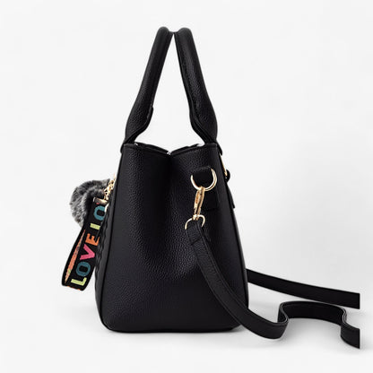 Stylische Leder-Messenger-Tasche mit weichem Pompon