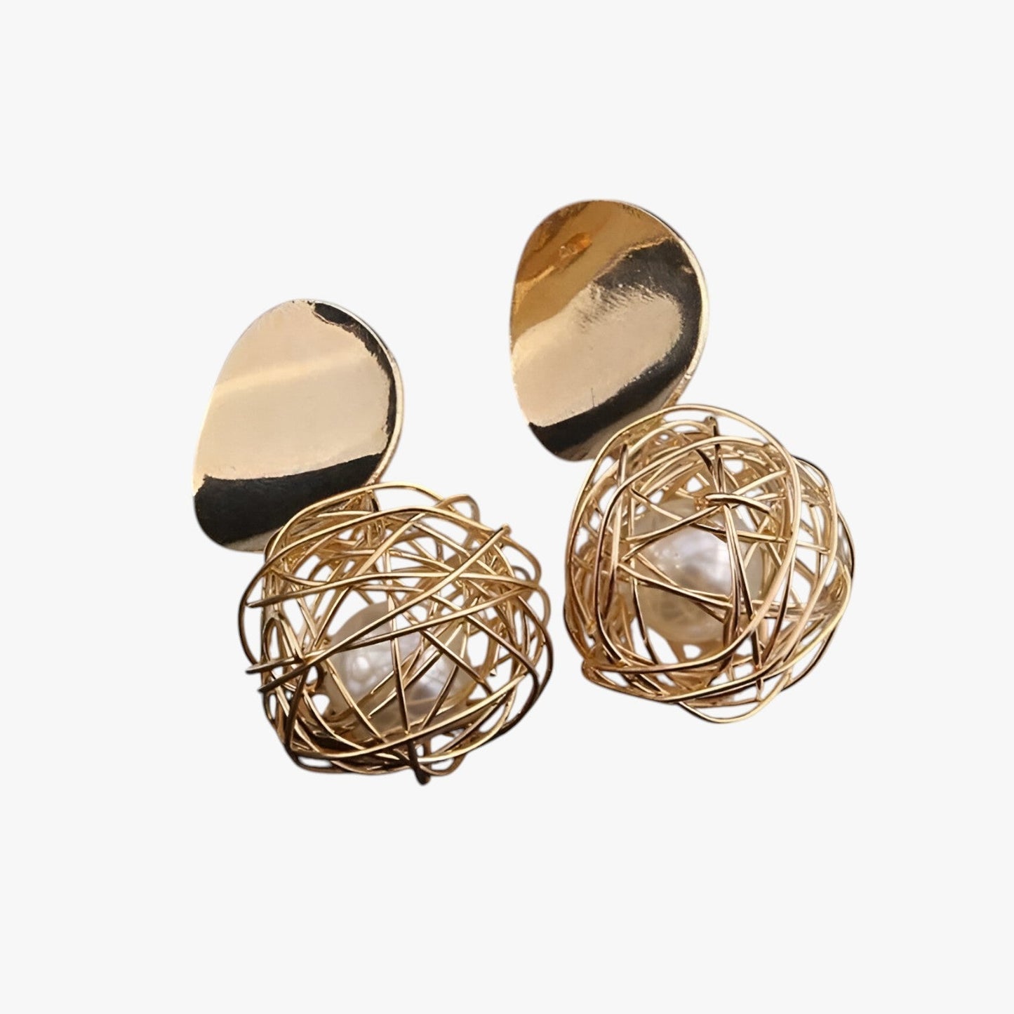 Genalyn | Goldene Kugel-Ohrringe - mit Vintage-Touch