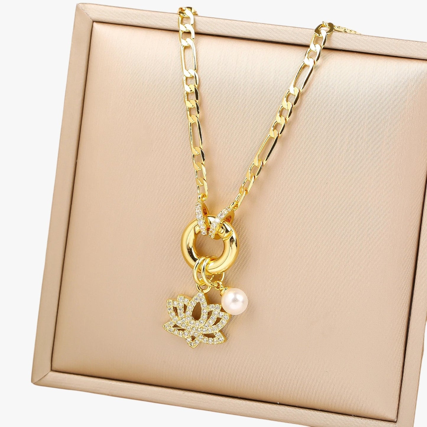 Malia | Halskette mit Flügeln und Schneckenhausblumen mit Diamanten