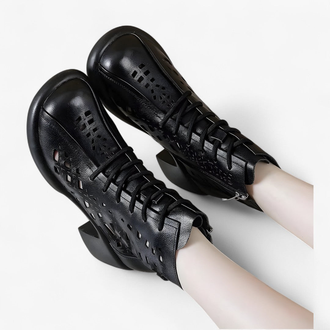 Hannah | Handgenähte Lederstiefeletten mit Schnürsenkeln im natürlichen Stil