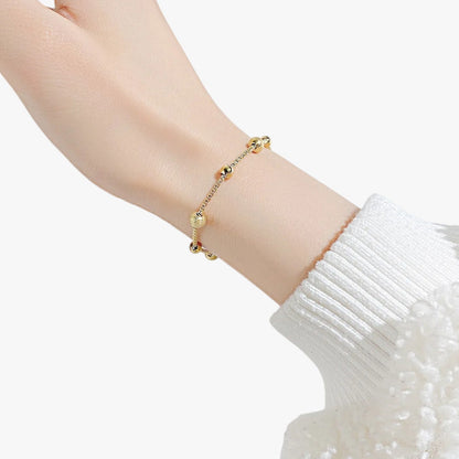 Alaia | Verstellbares Armband mit mattierten Perlen aus Edelstahl