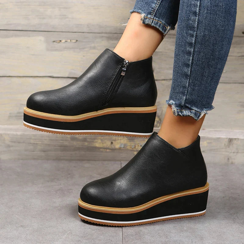 Stilvoller Keilabsatz-Stiefel – Mila