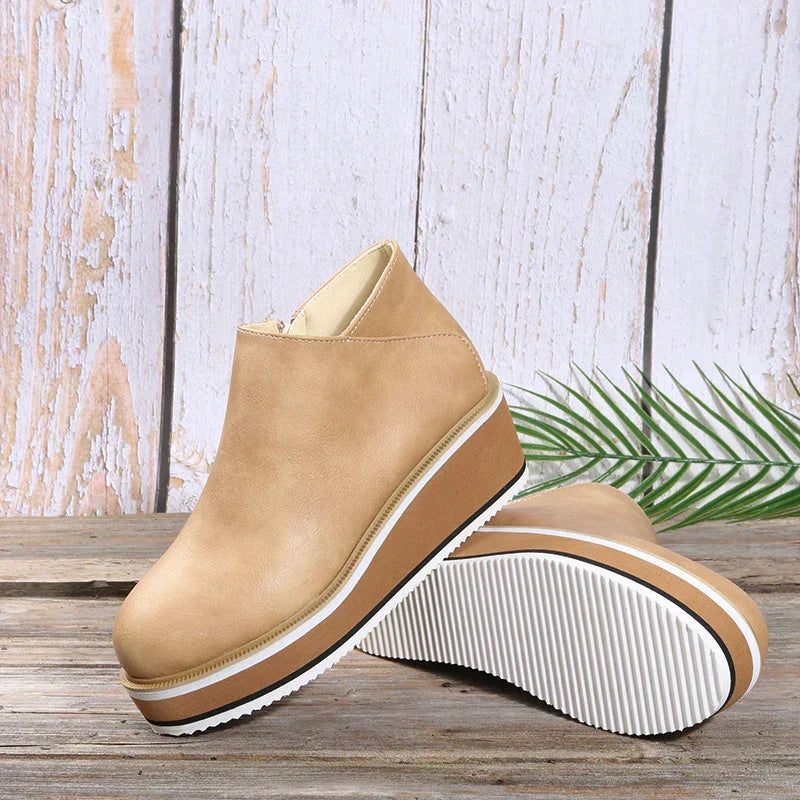 Stilvoller Keilabsatz-Stiefel – Mila