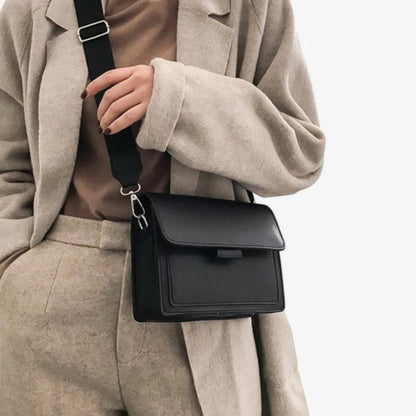 Clara | Retro- und geräumige Schultertasche mit breitem Riemen