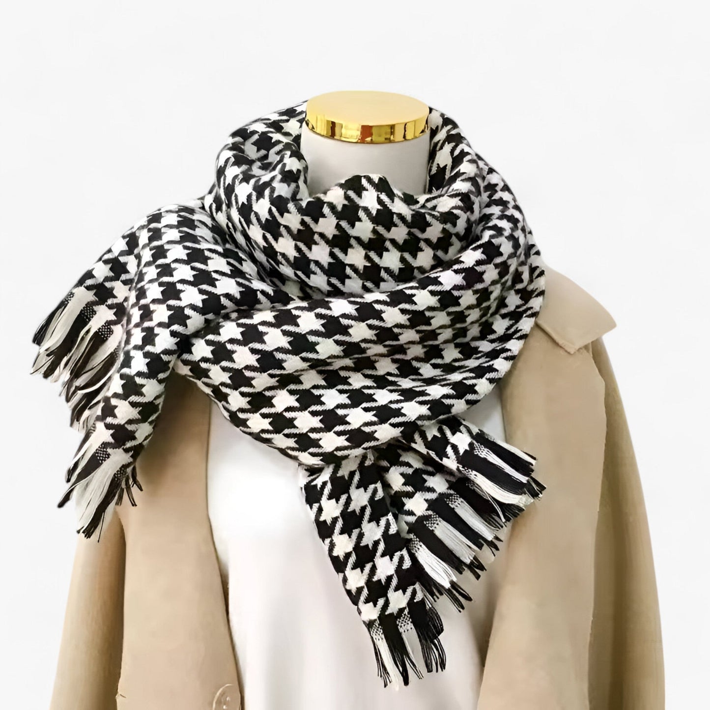 Noa | Schwarz-Weiß Kariertes Tuch – Klassisch, Warm & Stilvoll
