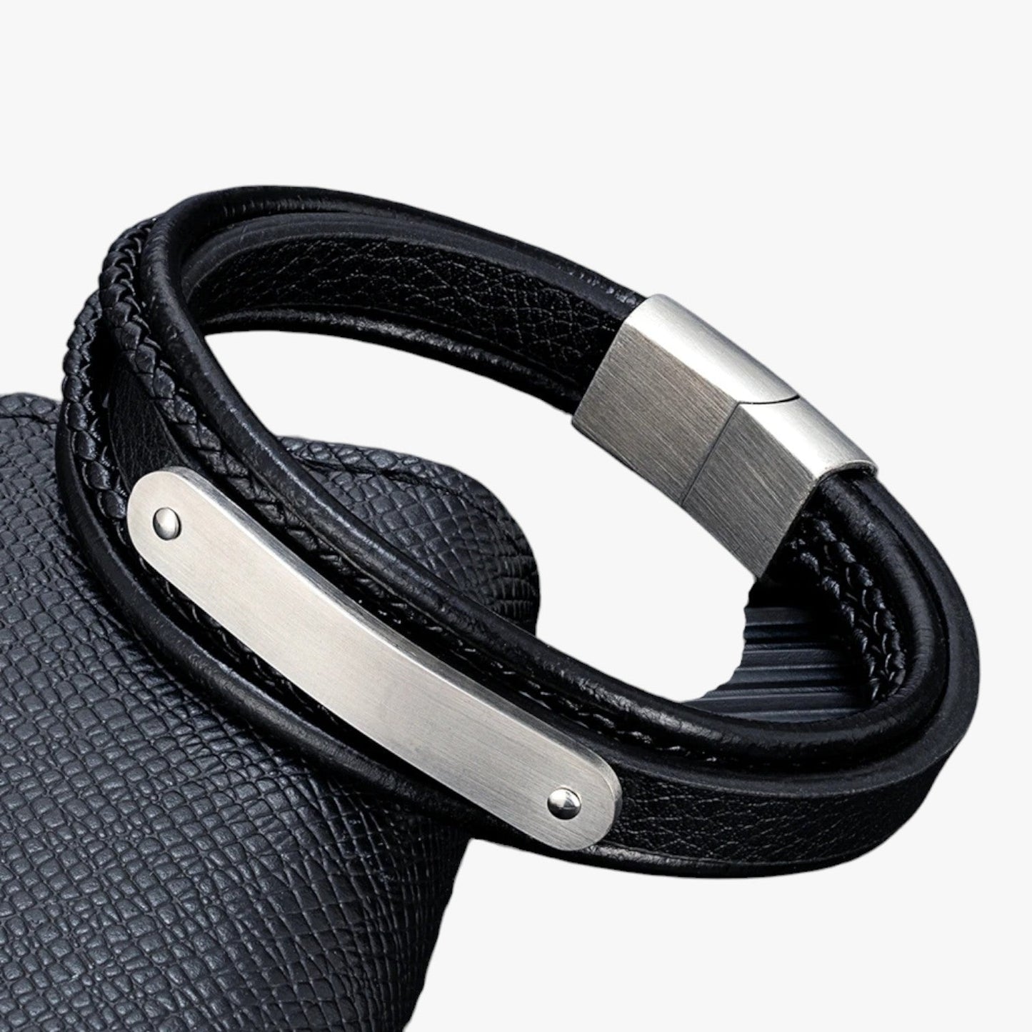 Romeo | MKENDN Personalisiertes Lederarmband mit Namen oder Buchstabe