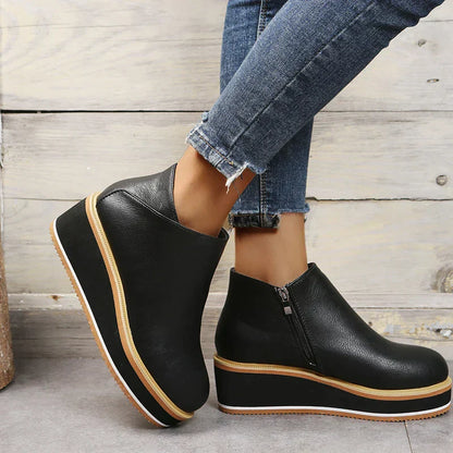 Stilvoller Keilabsatz-Stiefel – Mila