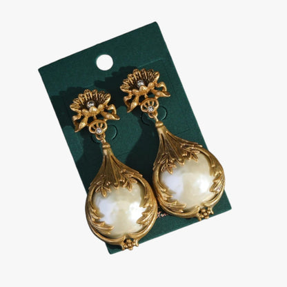 Zaria | Elegante Vintage-Ohrringe mit Perle und Blumenmustern in altgoldenem Stil