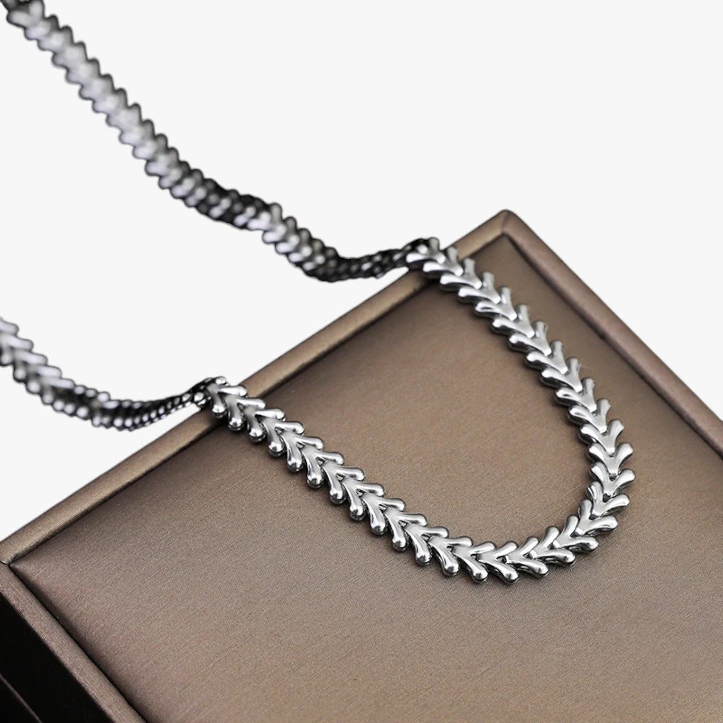 Anastasia | Botförmige Edelstahl Choker Halskette