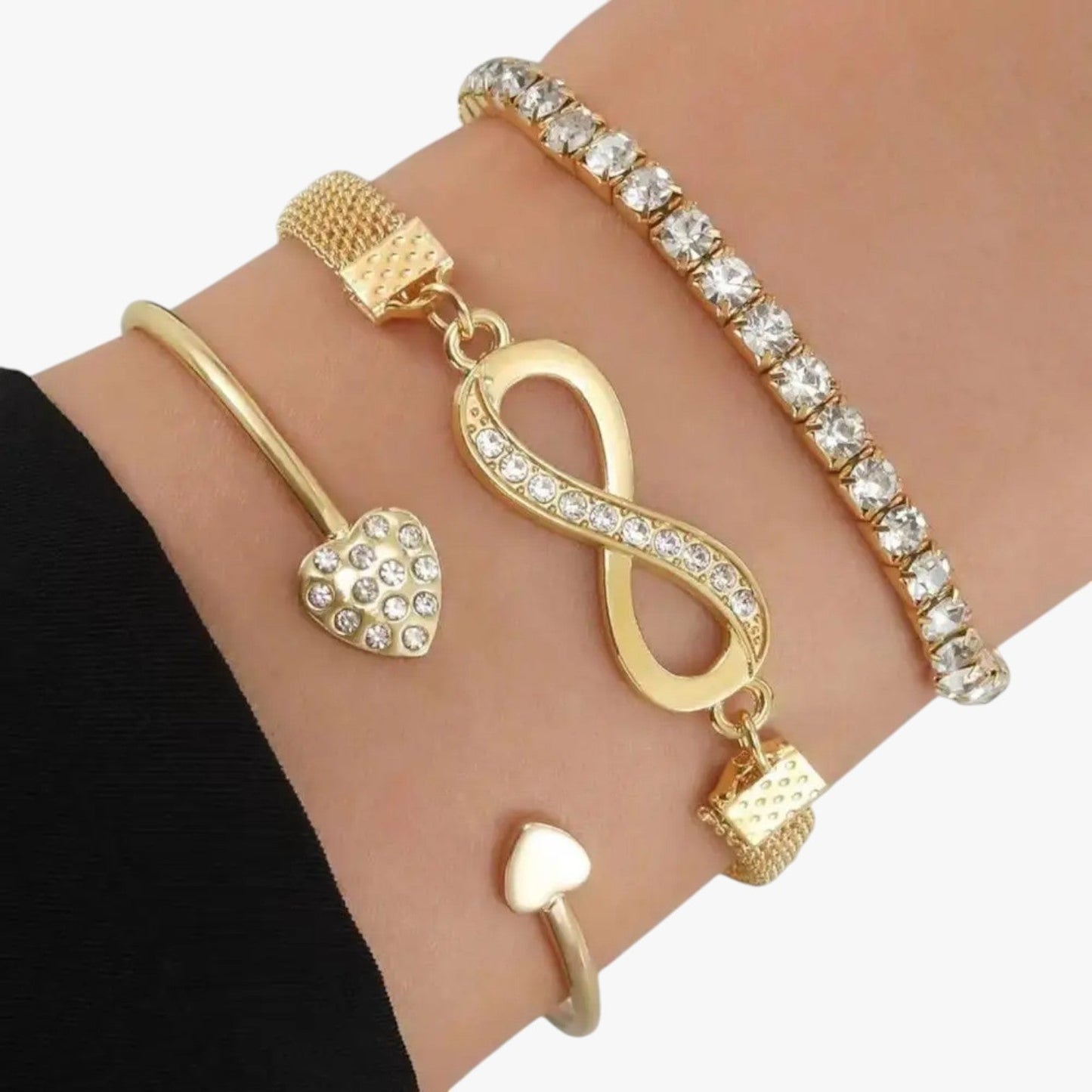 Evelynn | Elegantes Armband-Set mit Herzanhängern, mehrlagigen Ketten und funkelnden Strasssteinen