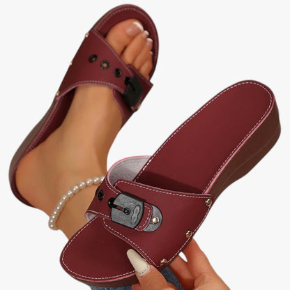 Cassandra | Sommerliche Eleganz und weicher Komfort bei jedem Schritt