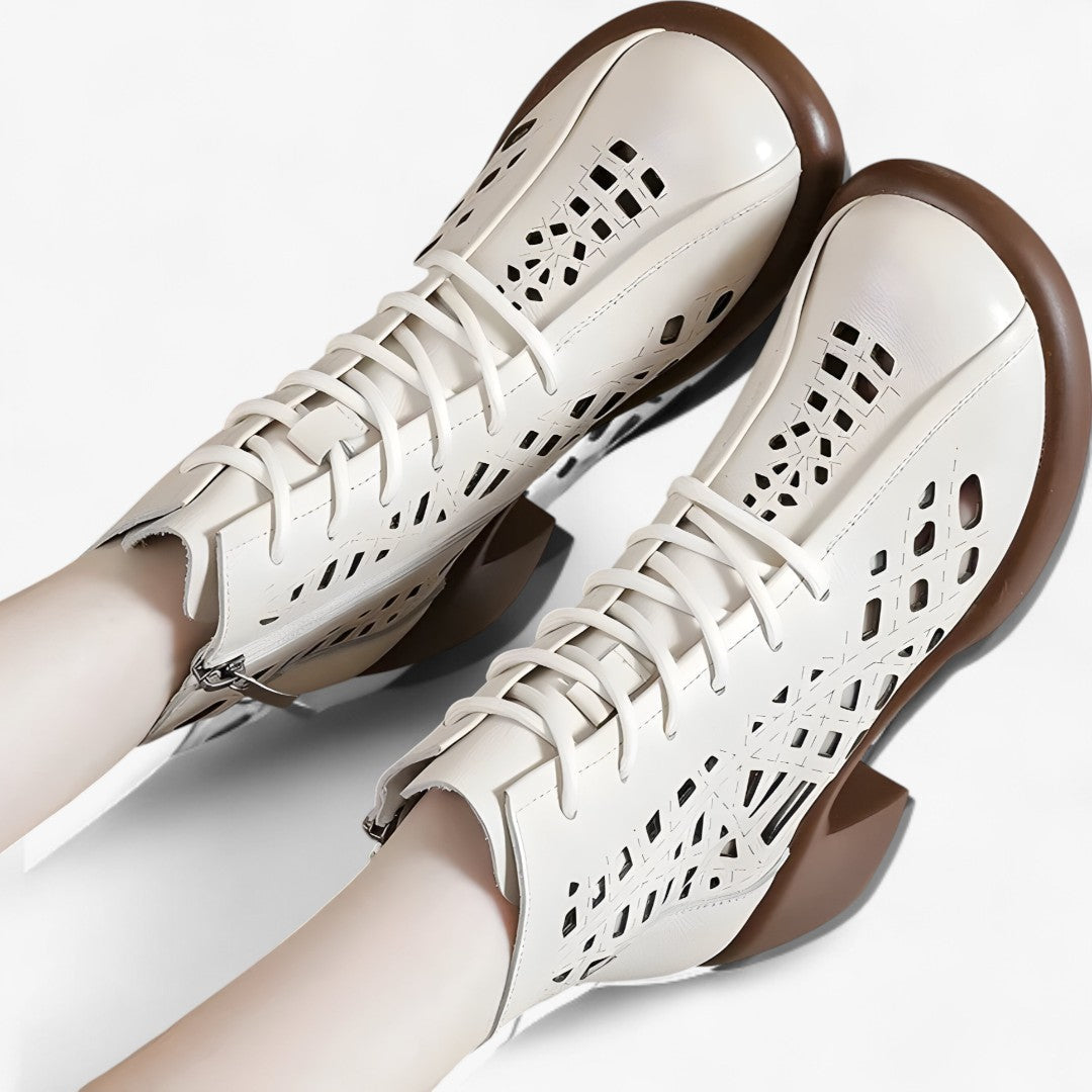 Hannah | Handgenähte Lederstiefeletten mit Schnürsenkeln im natürlichen Stil