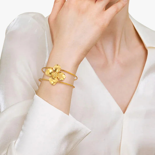 Vivian | Flora Gold Edelstahl Blumen Armreif, wasserdicht und elegant