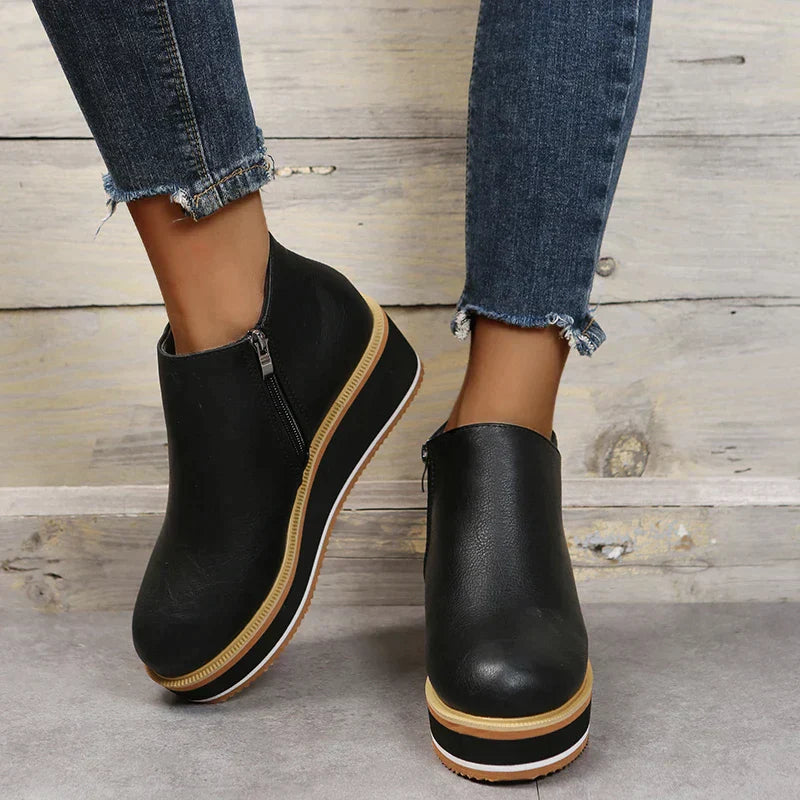 Stilvoller Keilabsatz-Stiefel – Mila