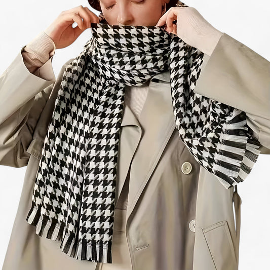 Noa | Schwarz-Weiß Kariertes Tuch – Klassisch, Warm & Stilvoll