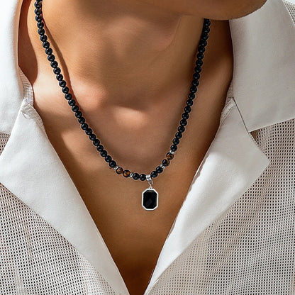Jaze | Wilde Kragenstil – Halskette mit schwarzen Perlen und quadratischem Anhänger für Männer