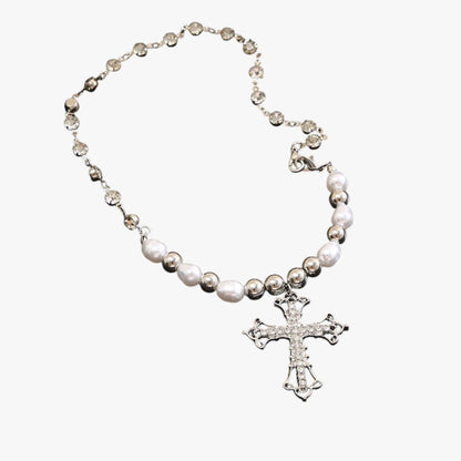 Kora | Elegante Gothic-Halskette mit Kristallkreuz und Barockperlen