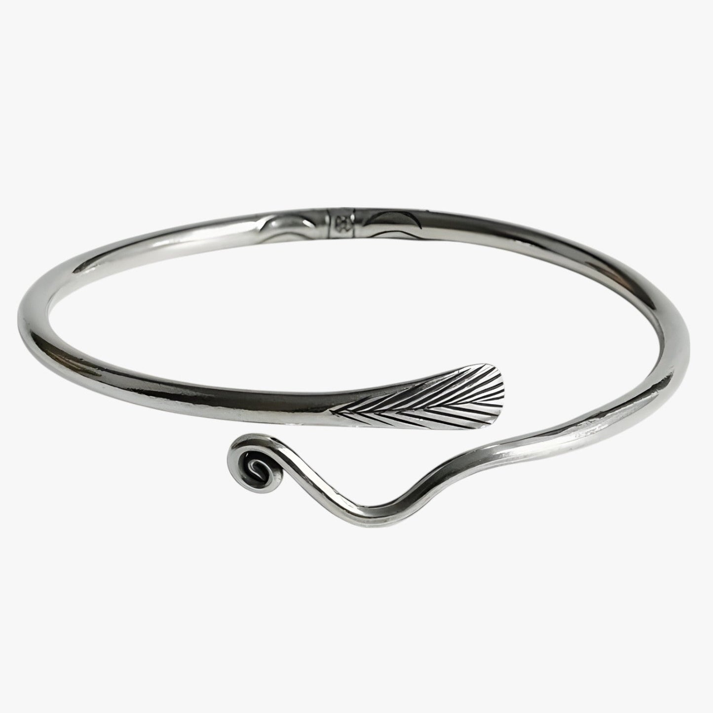 Jayce | Armband aus 925er Silber mit Goldener Feder im Vintage Punk Stil