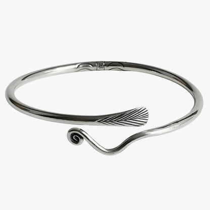 Jayce | Armband aus 925er Silber mit Goldener Feder im Vintage Punk Stil