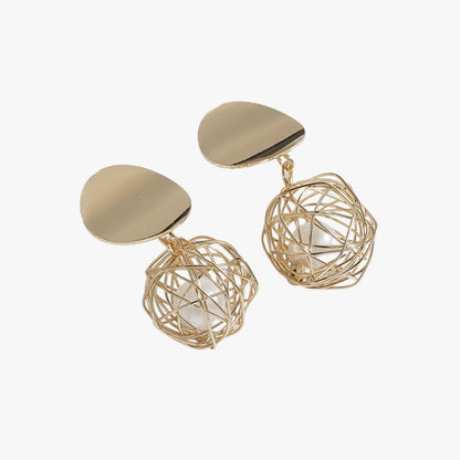 Genalyn | Goldene Kugel-Ohrringe - mit Vintage-Touch