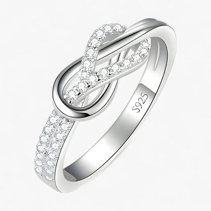 Stina | Unendlichkeit-Knoten Ring – Zeitlose Eleganz in Sterlingsilber