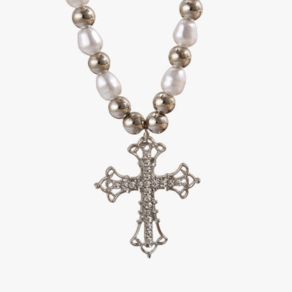Kora | Elegante Gothic-Halskette mit Kristallkreuz und Barockperlen