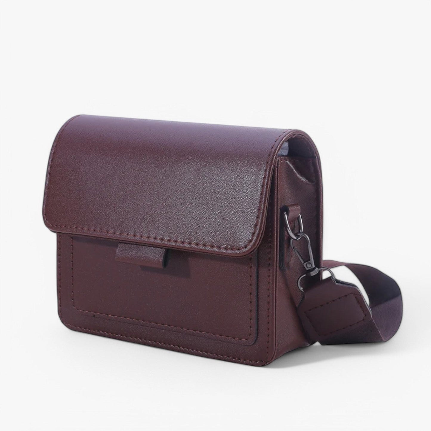 Clara | Retro- und geräumige Schultertasche mit breitem Riemen