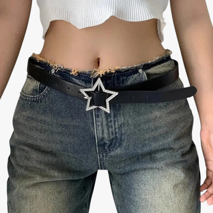 Haven | Rosa Ledergürtel mit Retro-Buckel und funkelnden Diamanten