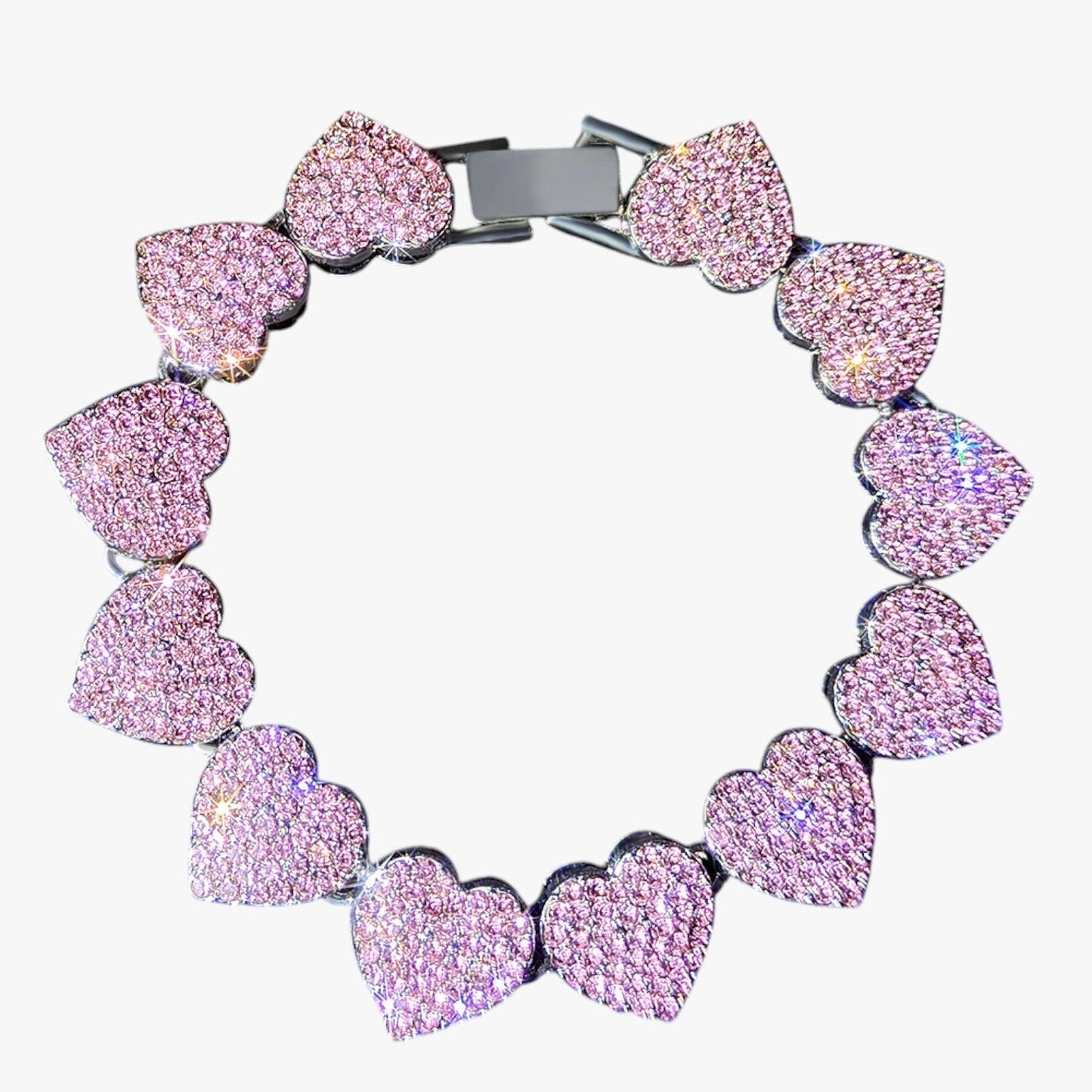 Emery | Tennisarmband mit Herz- und Kristallanhängern – Hip-Hop-Eleganz für jeden Anlass