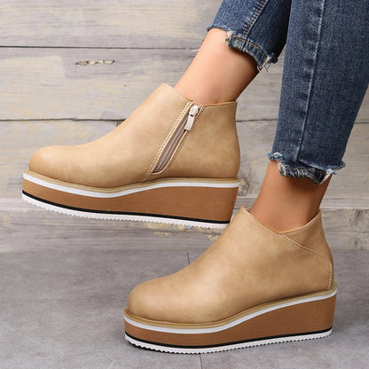 Stilvoller Keilabsatz-Stiefel – Mila