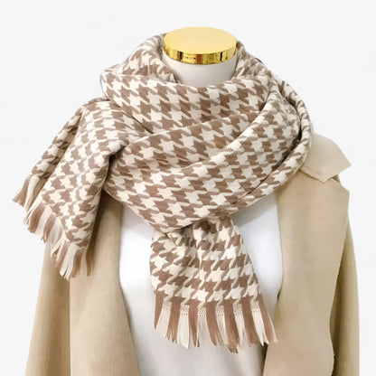 Noa | Schwarz-Weiß Kariertes Tuch – Klassisch, Warm & Stilvoll